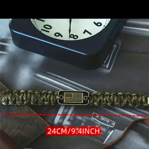 Tactical Survival Paracord Bracelet - Picture 7 of 8